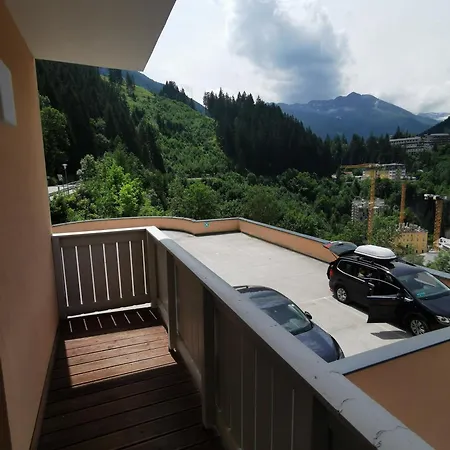 Design Mit Pool Und Fantastischem Ausblick *